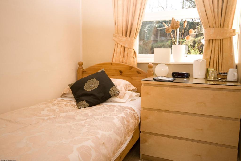 Pinfold Guest House Brighouse Room photo
