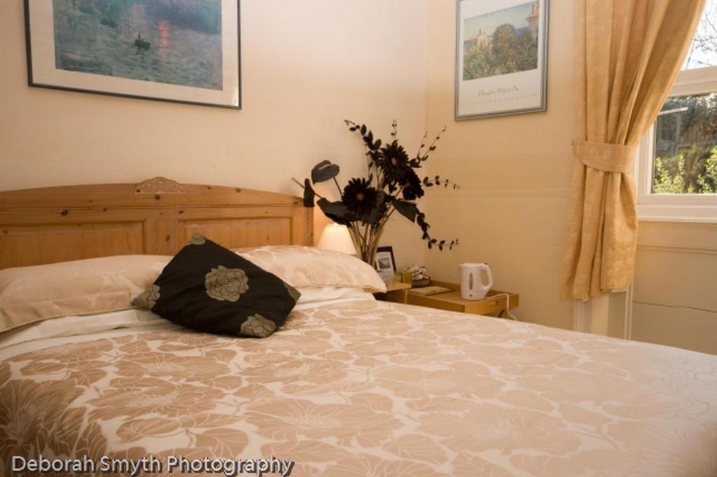 Pinfold Guest House Brighouse Room photo